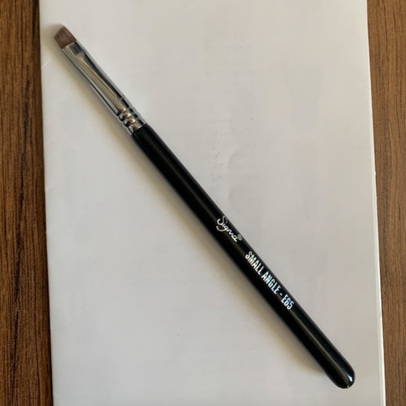 🆕 Sigma E65 Small Angle Brush - Picture 1 of 9